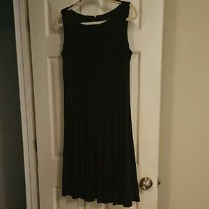 Jessica Howard Classic Black Midi Dress